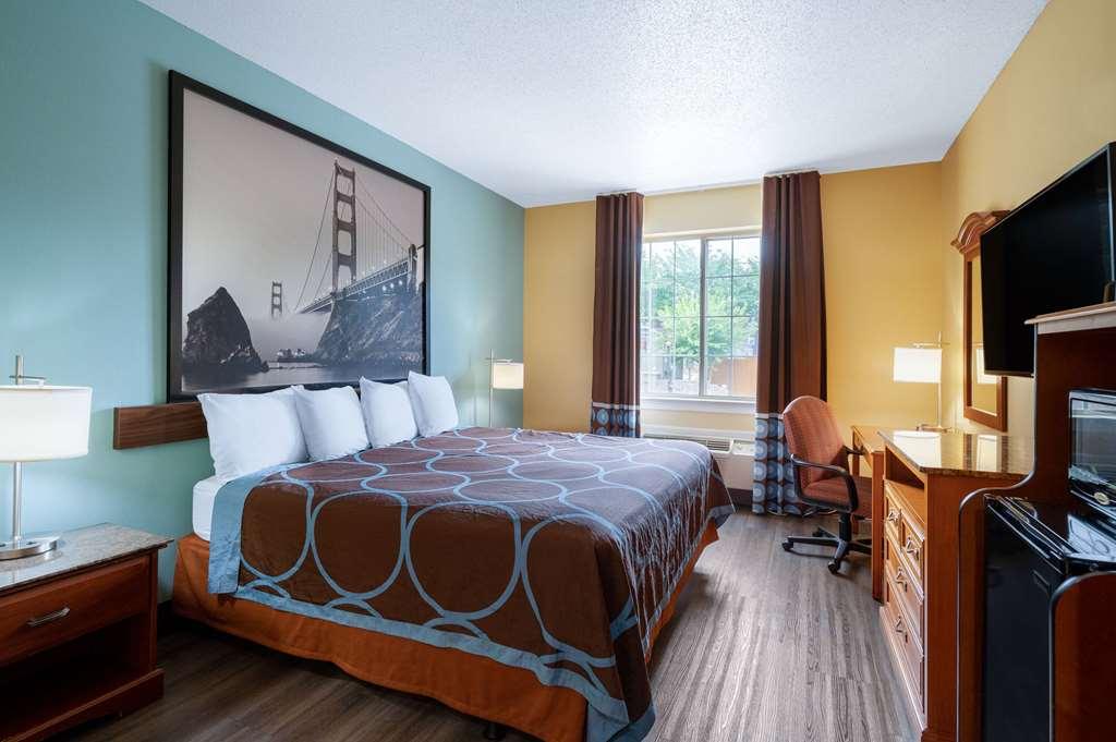 Super 8 By Wyndham Salisbury Otel Oda fotoğraf