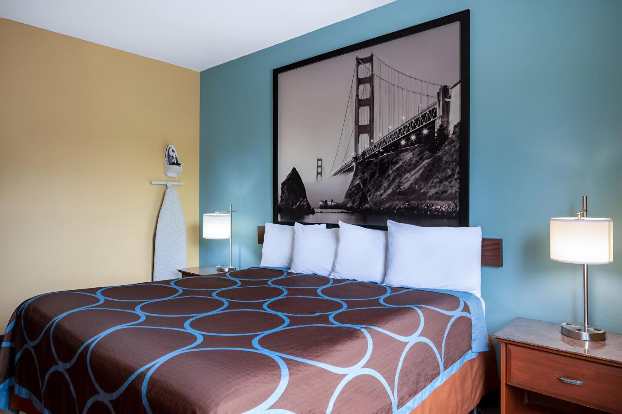 Super 8 By Wyndham Salisbury Otel Dış mekan fotoğraf