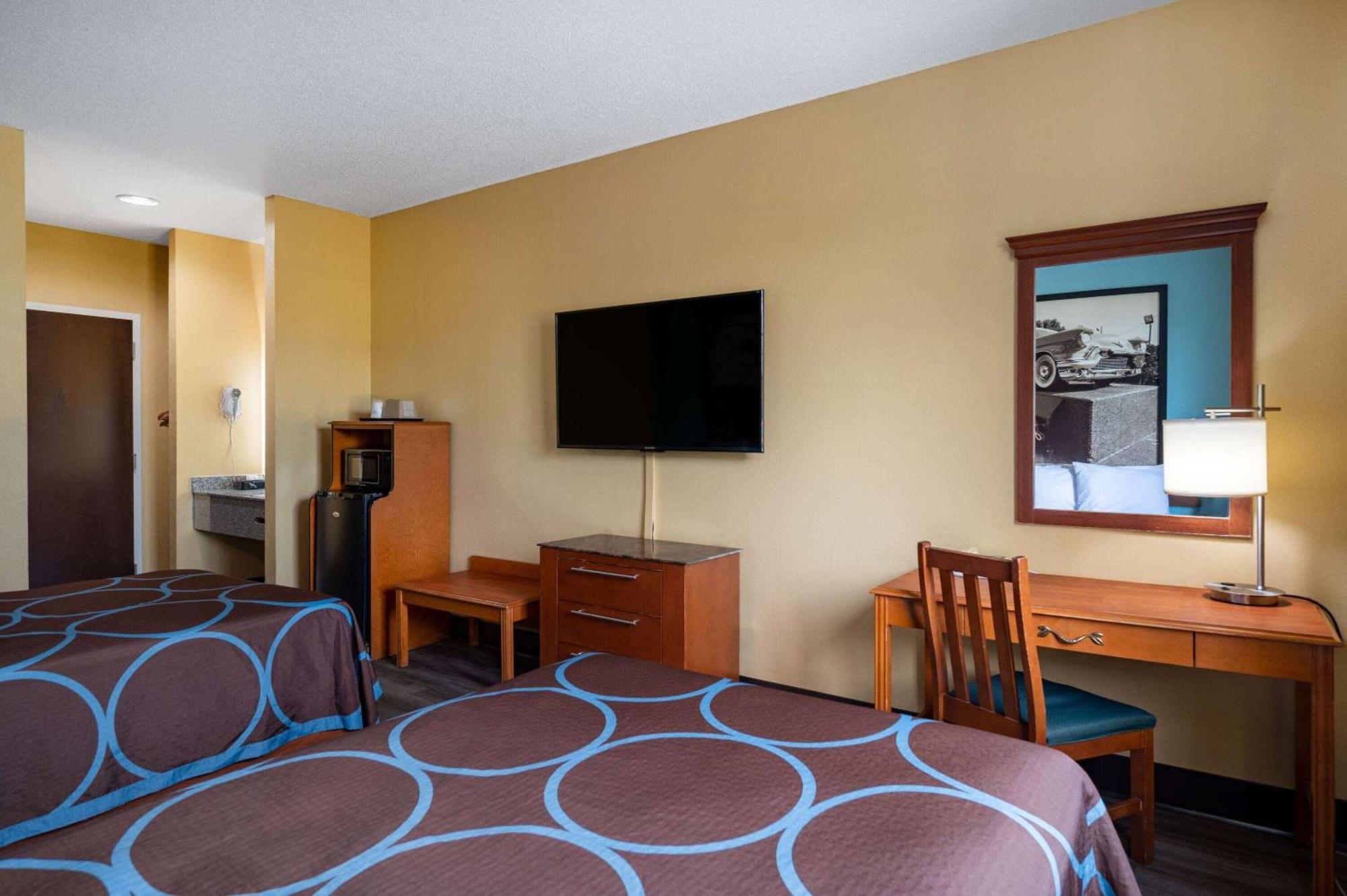 Super 8 By Wyndham Salisbury Otel Dış mekan fotoğraf