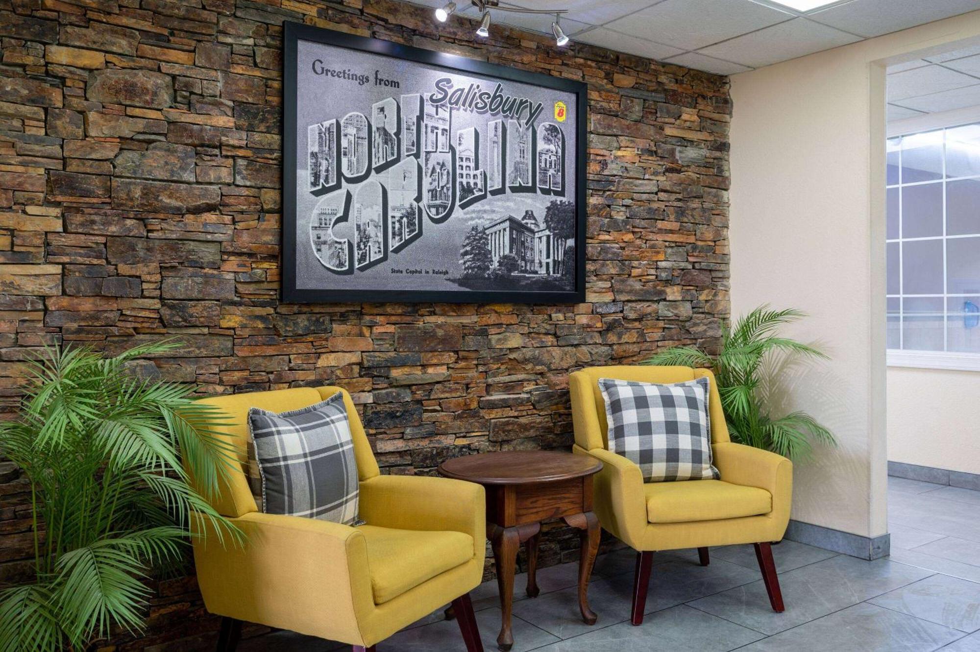 Super 8 By Wyndham Salisbury Otel Dış mekan fotoğraf